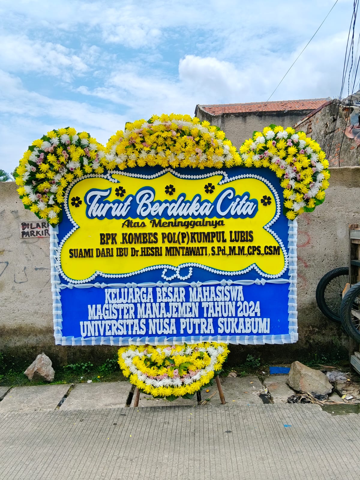 Bunga Papan Duka Cita Biru Putih Premium - Gambar 2