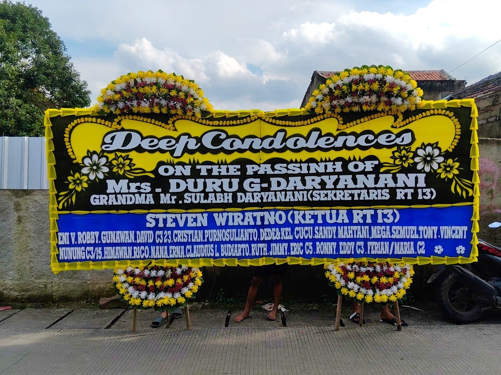 Papan Bunga Gandeng Duka Asli